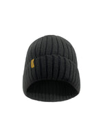 Black beanie with a yellow tab with Nalle on it.