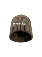 Ribbed beige beanie with white Nalle logo